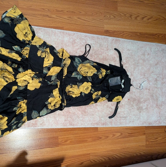 Alice + Olivia Miranda Floral Tie-Waist Halter Minidress - Picture 7 of 9